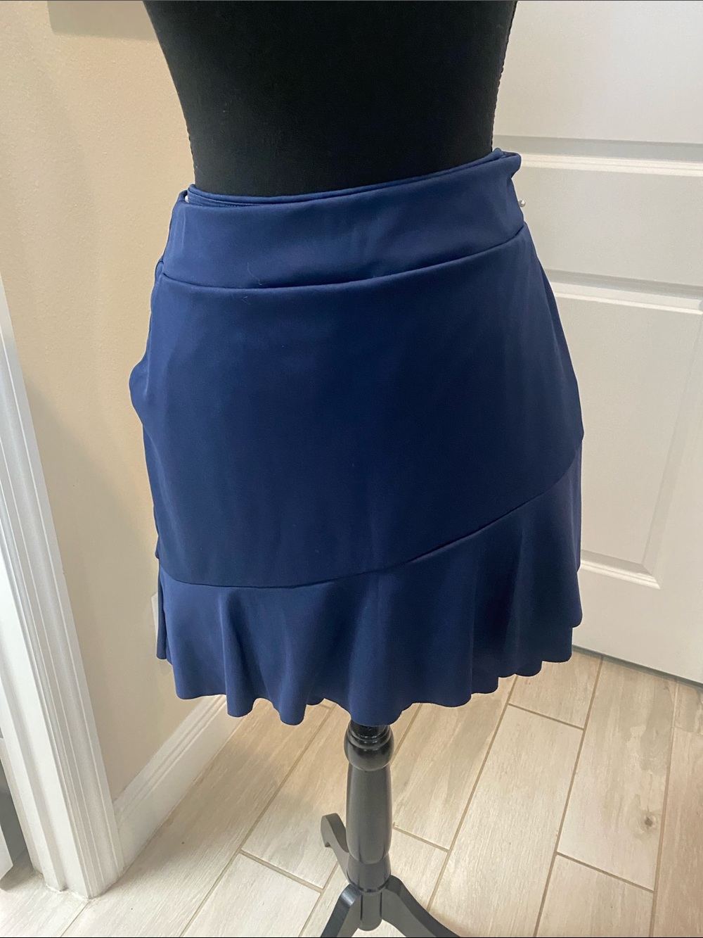 Greg Norman Collection Navy Flounce Skort